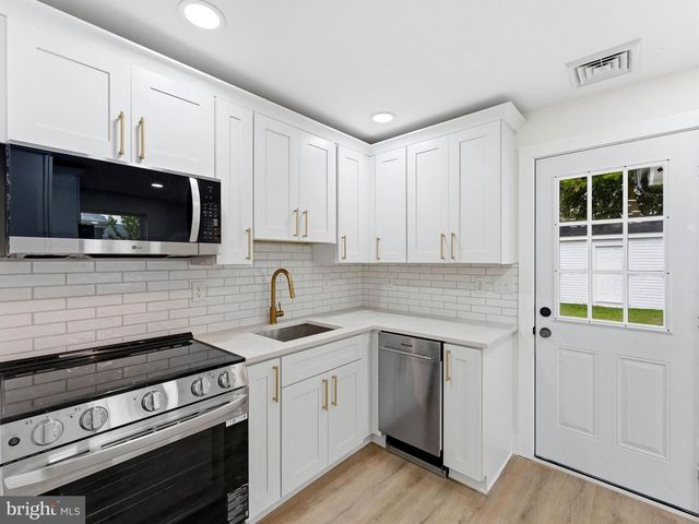 218 WOODLAND AVE, Villas, NJ 08251