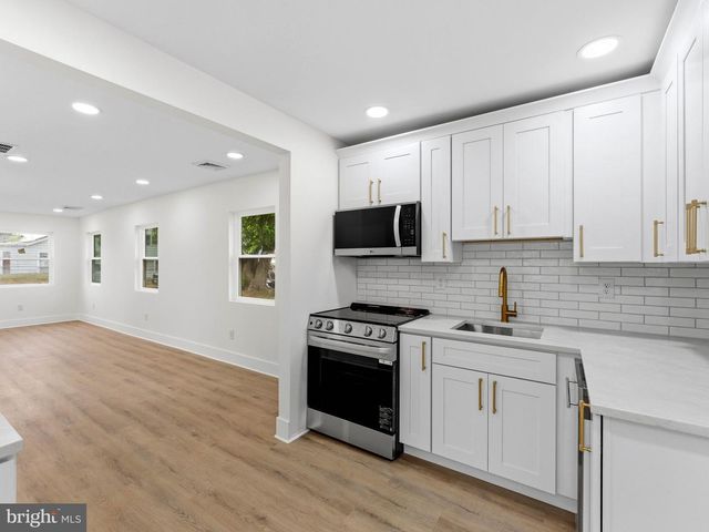 218 WOODLAND AVE, Villas, NJ 08251