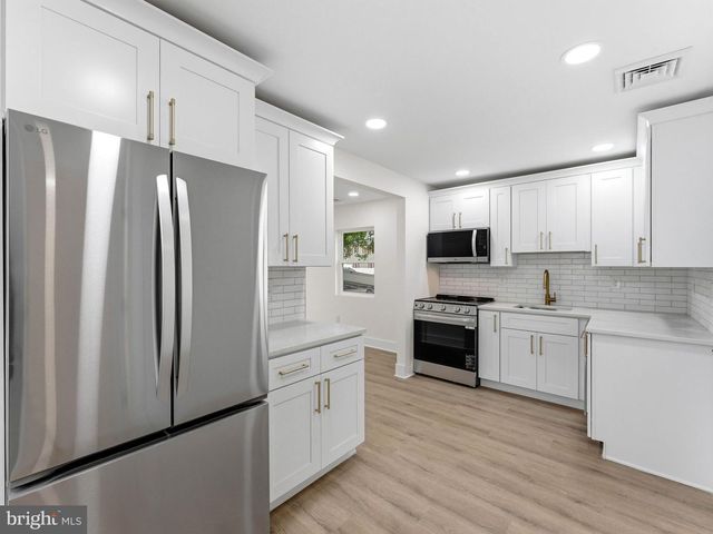 218 WOODLAND AVE, Villas, NJ 08251