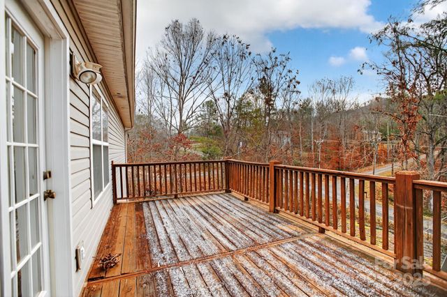 2 Strawberry Lane, Weaverville, NC 28787