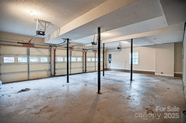 2 Strawberry Lane, Weaverville, NC 28787