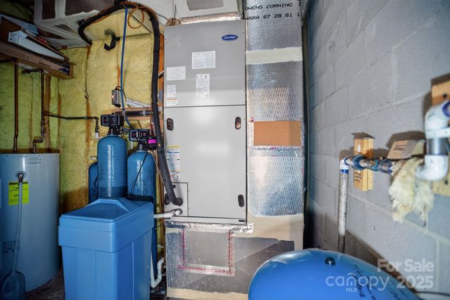 2 Strawberry Lane, Weaverville, NC 28787