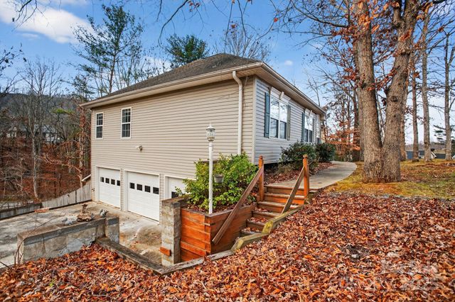 2 Strawberry Lane, Weaverville, NC 28787