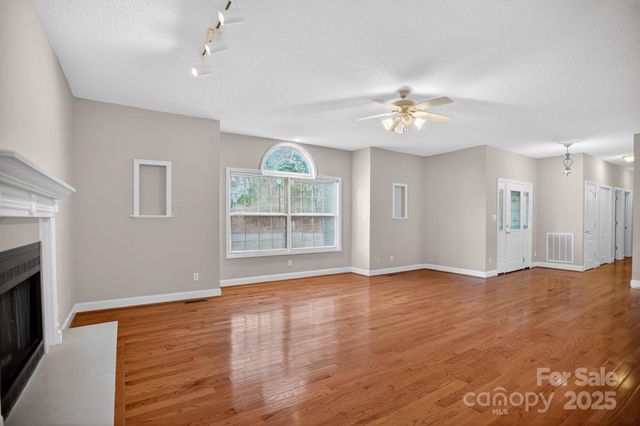 2 Strawberry Lane, Weaverville, NC 28787