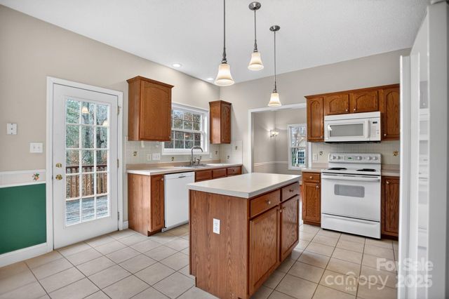 2 Strawberry Lane, Weaverville, NC 28787