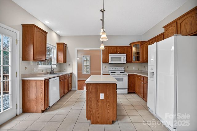 2 Strawberry Lane, Weaverville, NC 28787