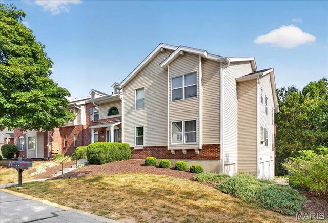618 Pine Ridge Trails Court 203, Ballwin, MO 63021