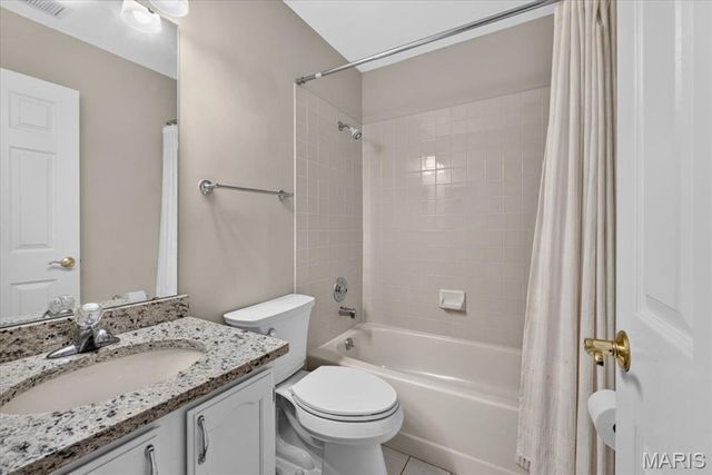 618 Pine Ridge Trails Court 203, Ballwin, MO 63021