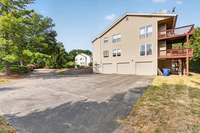 618 Pine Ridge Trails Court 203, Ballwin, MO 63021