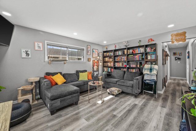 3712 W Kiley AVENUE, Milwaukee, WI 53209