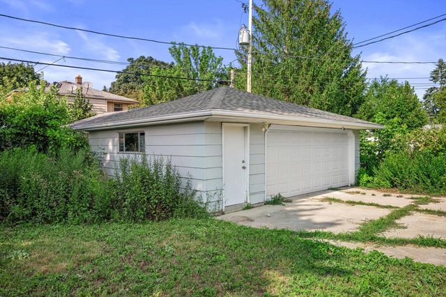 3712 W Kiley AVENUE, Milwaukee, WI 53209