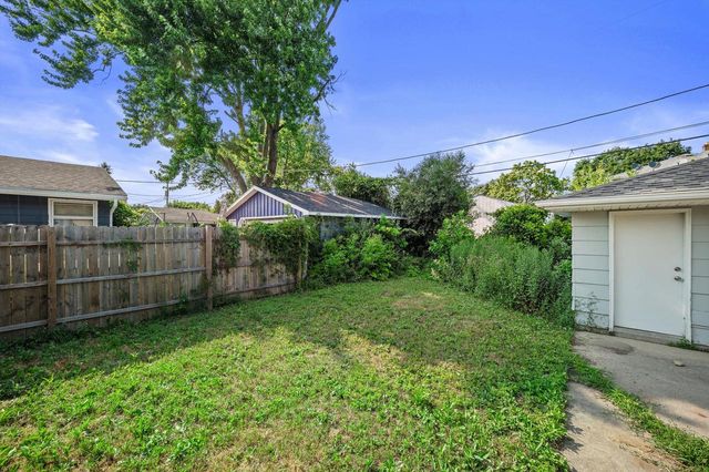 3712 W Kiley AVENUE, Milwaukee, WI 53209