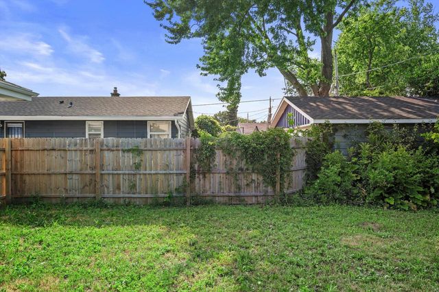 3712 W Kiley AVENUE, Milwaukee, WI 53209
