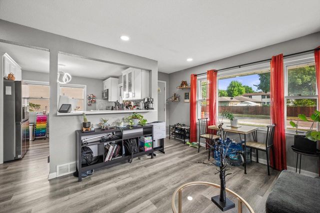 3712 W Kiley AVENUE, Milwaukee, WI 53209