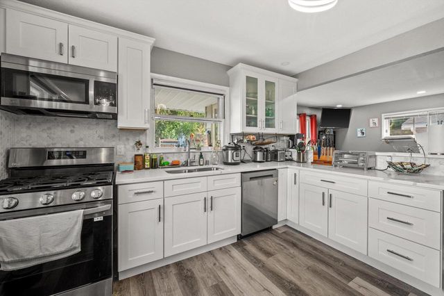 3712 W Kiley AVENUE, Milwaukee, WI 53209
