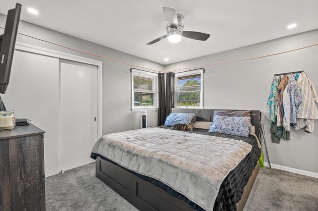 3712 W Kiley AVENUE, Milwaukee, WI 53209