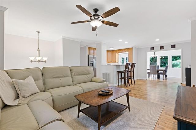 2148 Nancy Circle SE, Smyrna, GA 30080
