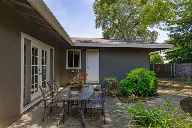 620 Darling Way, Roseville, CA 95678