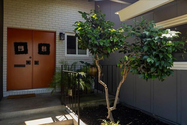 620 Darling Way, Roseville, CA 95678