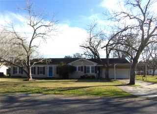 305 W Converse Street, Weimar, TX 78962