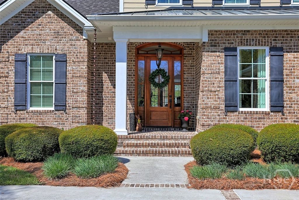 Image 2 of property listing at 19 Grand Lake Circle, Savannah, GA 31405