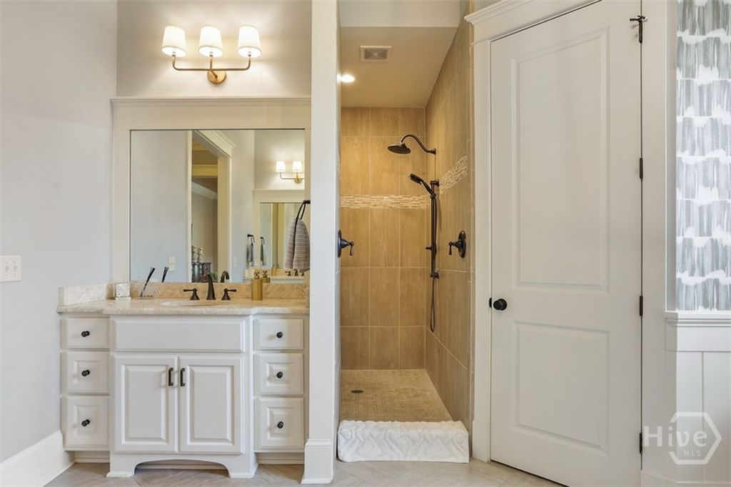 Image 34 of property listing at 19 Grand Lake Circle, Savannah, GA 31405