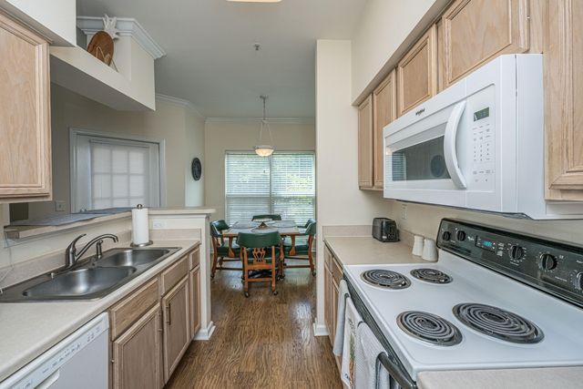 700 Daniel Ellis Dr. Drive 11105, Charleston, SC 29412