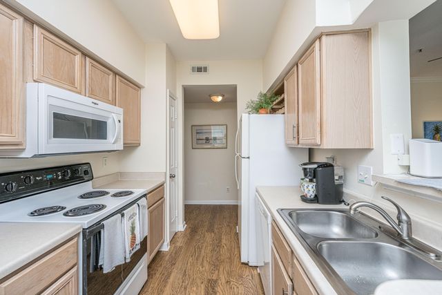 700 Daniel Ellis Dr. Drive 11105, Charleston, SC 29412