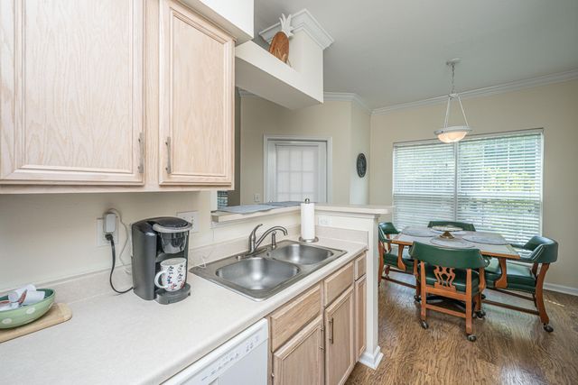 700 Daniel Ellis Dr. Drive 11105, Charleston, SC 29412