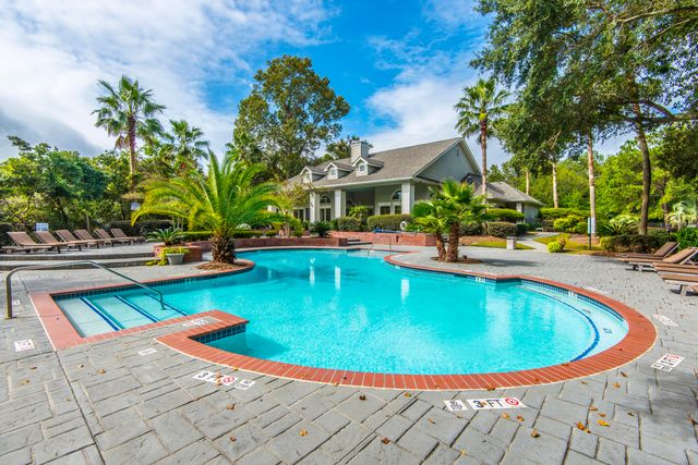 700 Daniel Ellis Dr. Drive 11105, Charleston, SC 29412