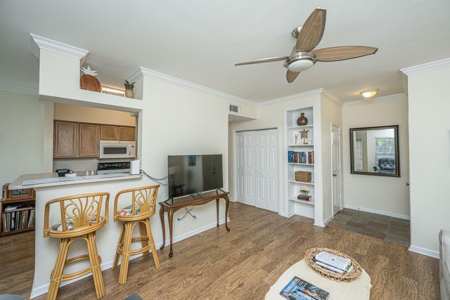 700 Daniel Ellis Dr. Drive 11105, Charleston, SC 29412