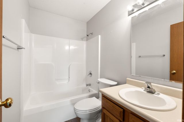 4001 Marlton Drive, Fort Wayne, IN 46818