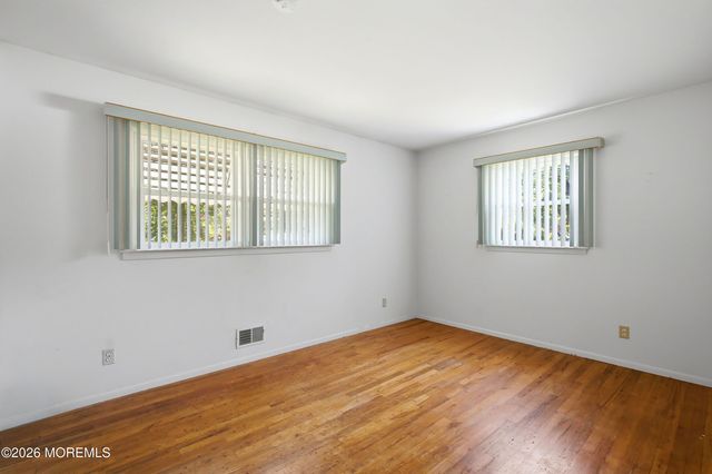 15 Tamarack Drive, Manalapan, NJ 07726