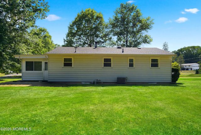 15 Tamarack Drive, Manalapan, NJ 07726