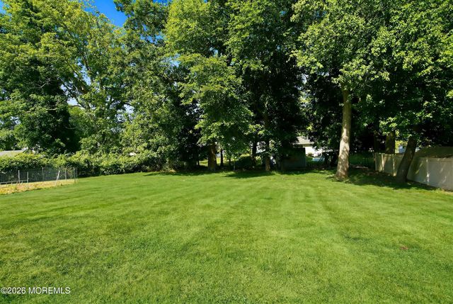 15 Tamarack Drive, Manalapan, NJ 07726