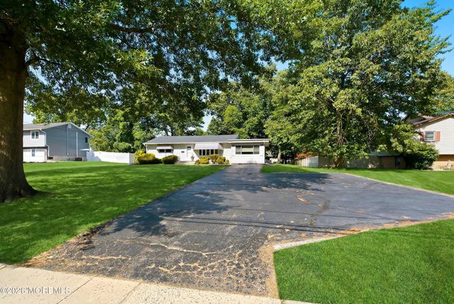 15 Tamarack Drive, Manalapan, NJ 07726