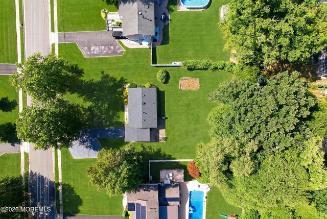 15 Tamarack Drive, Manalapan, NJ 07726