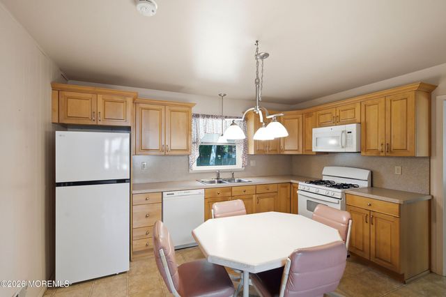 15 Tamarack Drive, Manalapan, NJ 07726
