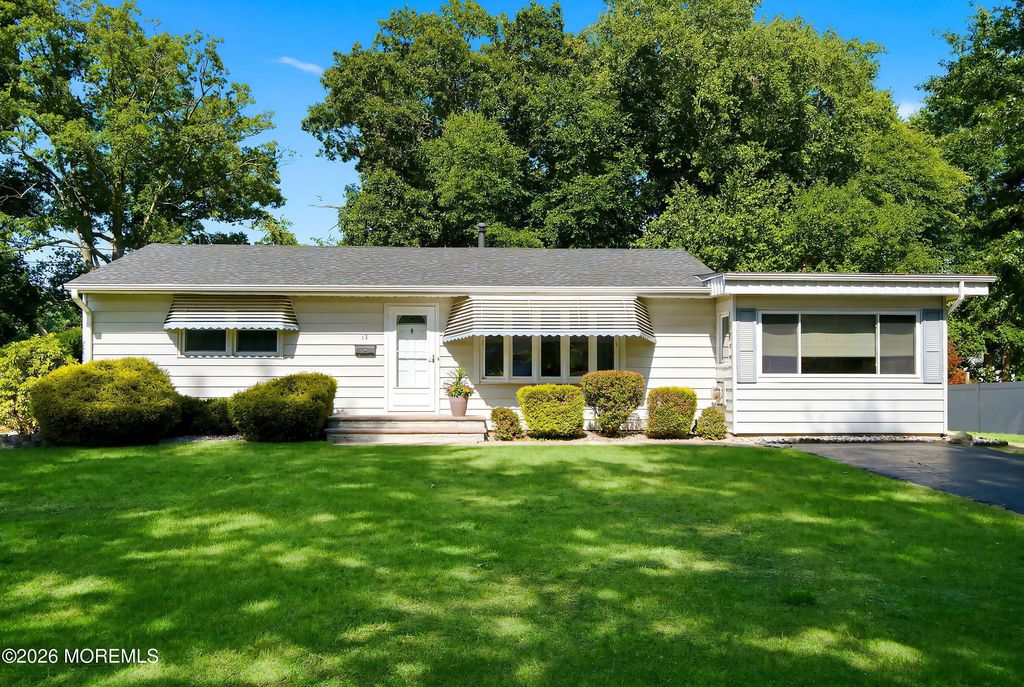 15 Tamarack Drive, Manalapan, NJ 07726