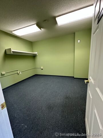 325 Chamberlain Highway 8, Meriden, CT 06451
