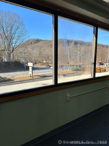 325 Chamberlain Highway 8, Meriden, CT 06451