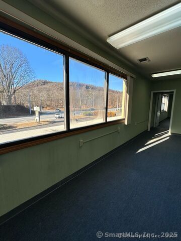 325 Chamberlain Highway 8, Meriden, CT 06451