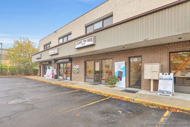 325 Chamberlain Highway 8, Meriden, CT 06451