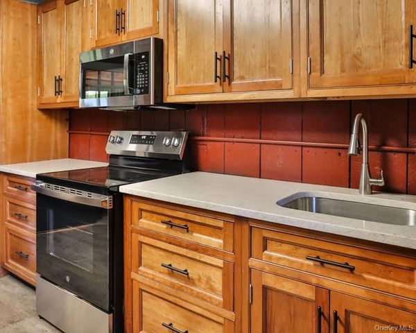 16 Almond Tree Lane, Warwick, NY 10990