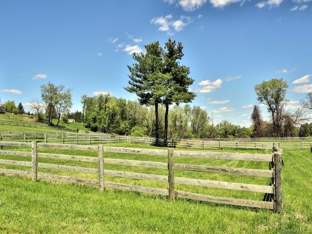 16 Almond Tree Lane, Warwick, NY 10990