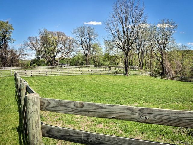16 Almond Tree Lane, Warwick, NY 10990