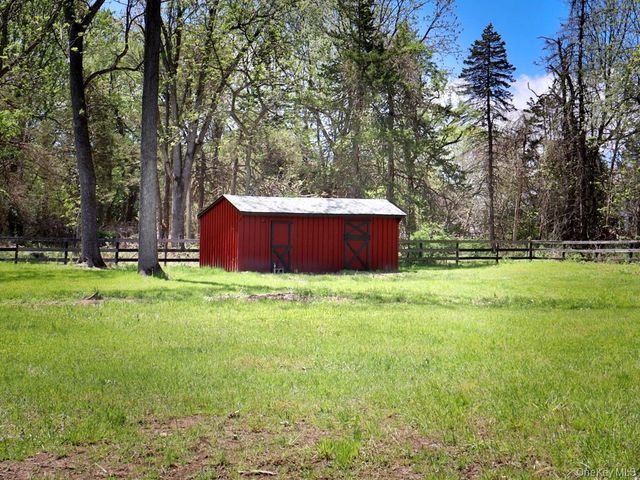 16 Almond Tree Lane, Warwick, NY 10990