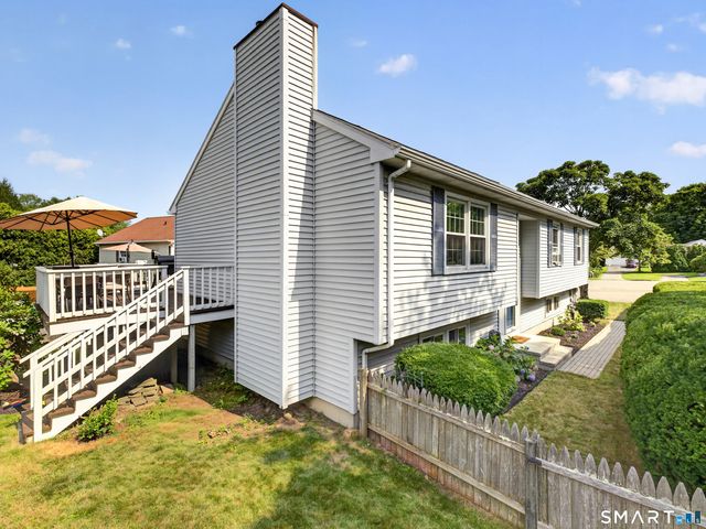 25 Penny Lane, New London, CT 06320