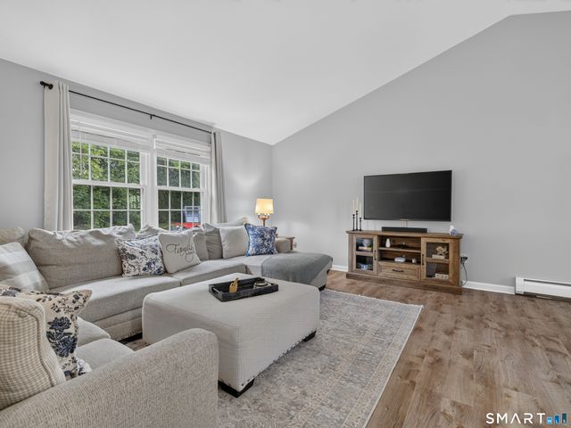 25 Penny Lane, New London, CT 06320