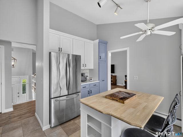 25 Penny Lane, New London, CT 06320